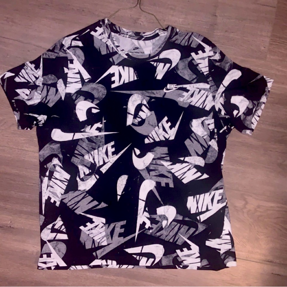 Men’s Large Nike Graphic Tee Shirt
